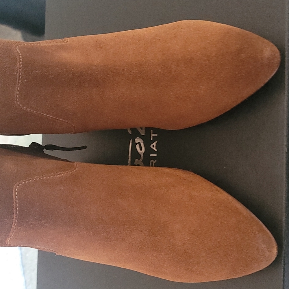 Ariat Meadowbrook suede leather ankle boots